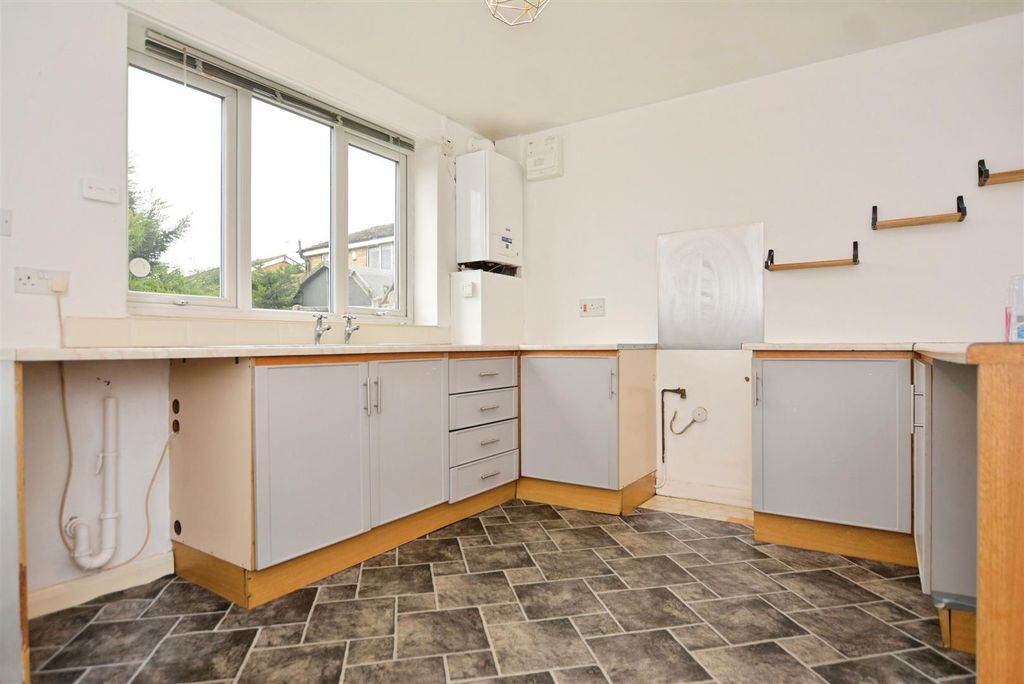 Property photo 3 of 13 Kitchen