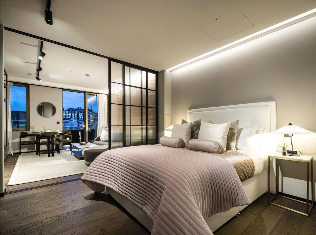 Property photo 3 of 13 Bed Area