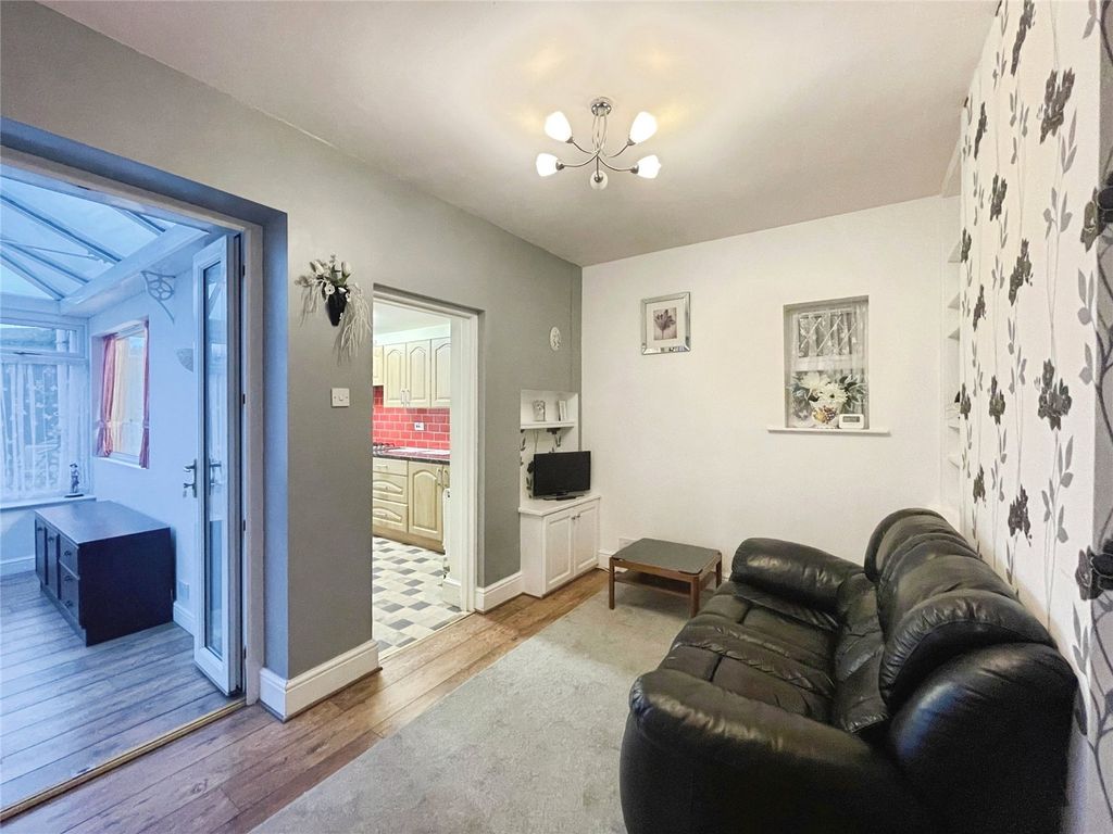 Property photo 3 of 17 Picture No. 01