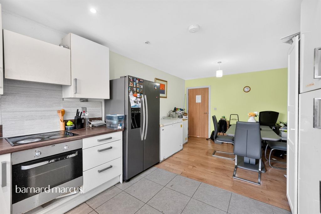Property photo 3 of 25