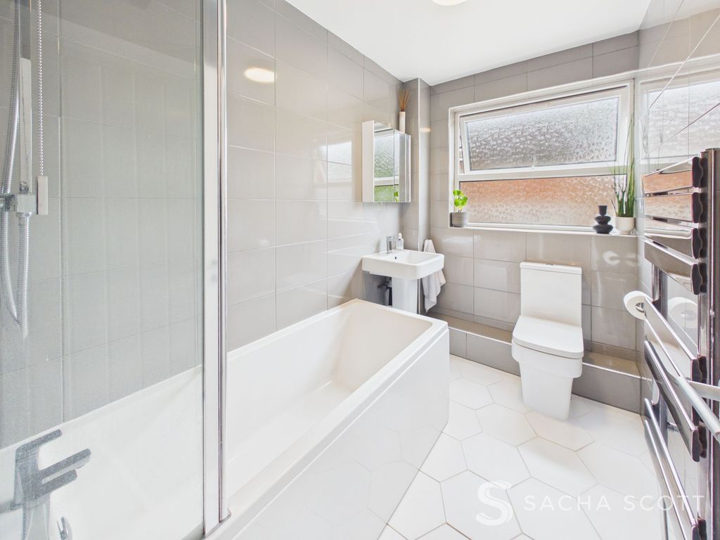 Property photo 3 of 25 Family Bathroom