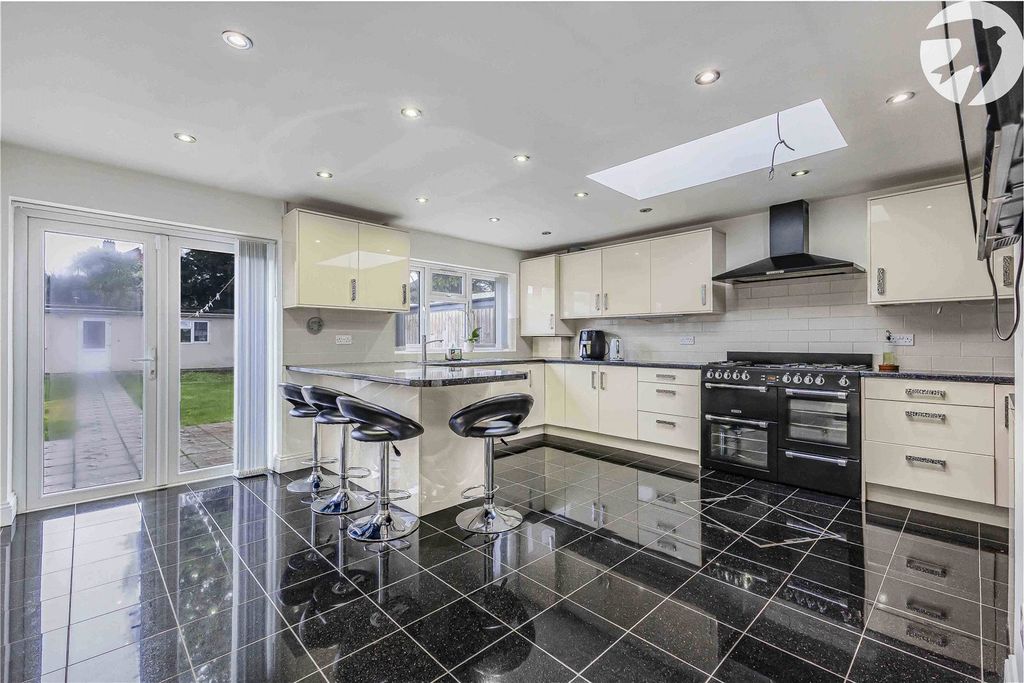 Property photo 2 of 16 Picture No. 19