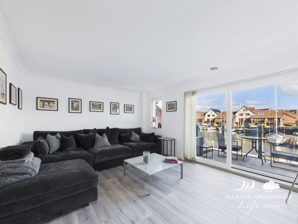 Property photo 3 of 31 Cam03915G0-Pr0030-Still027