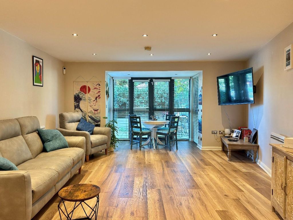 Property photo 2 of 35