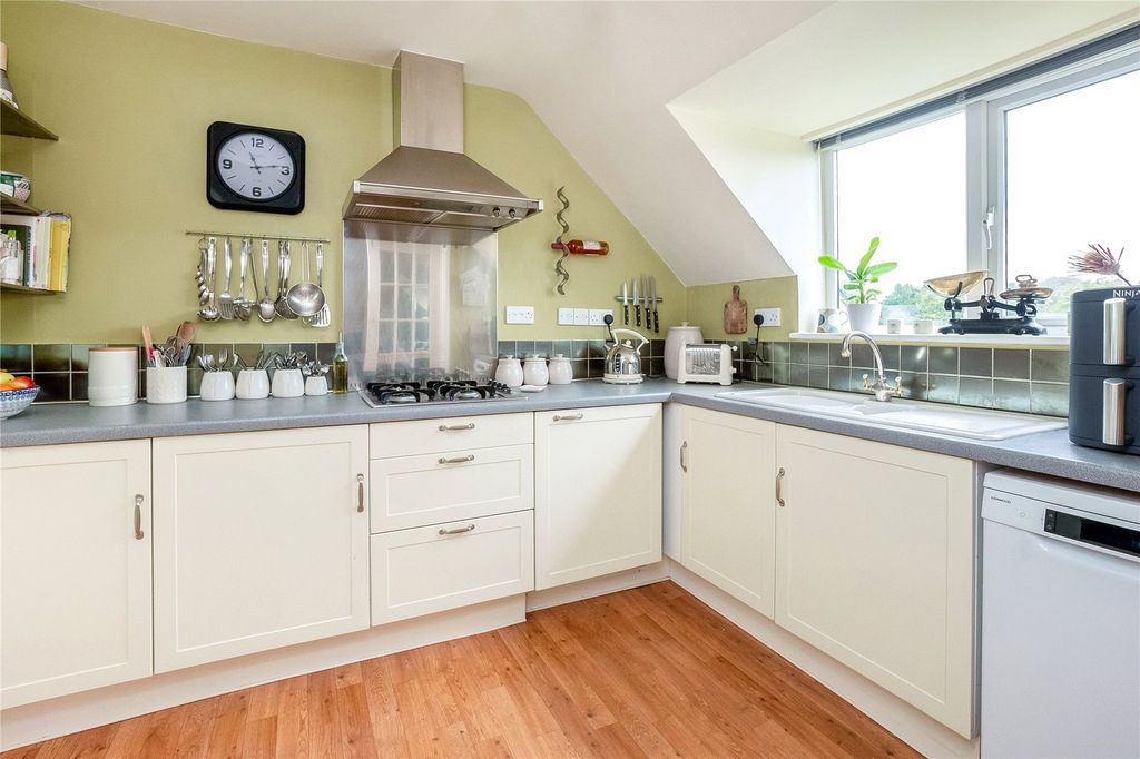 Property photo 2 of 11 Kitchen