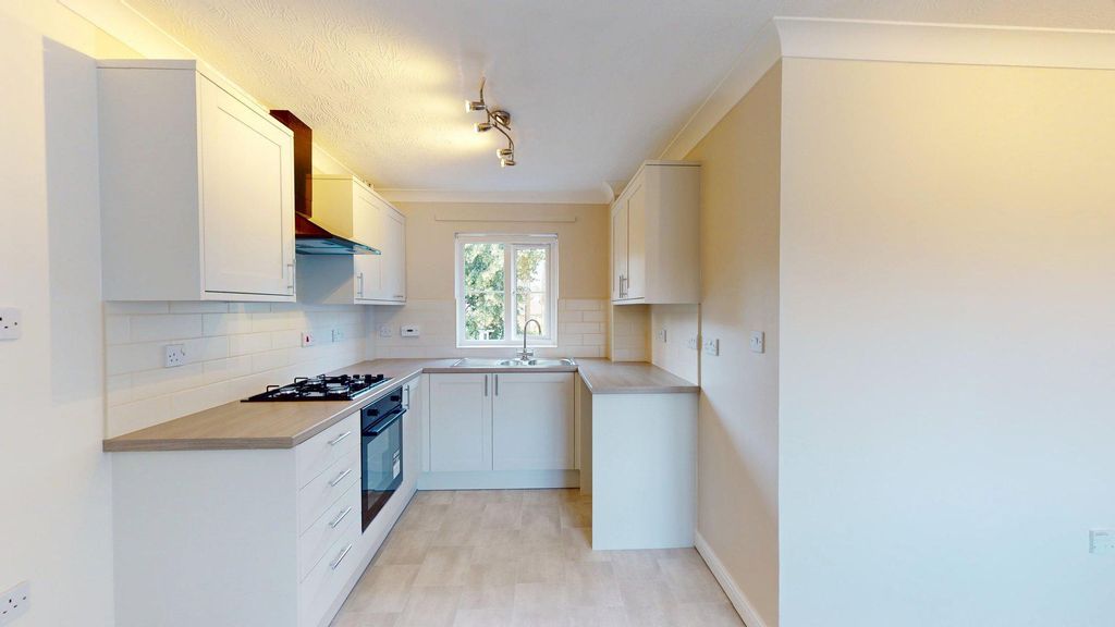 Property photo 2 of 11 Kitchen