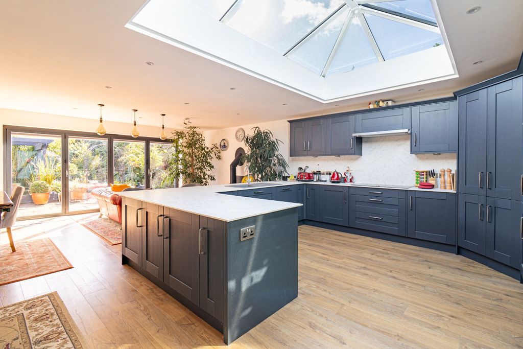 Property photo 2 of 52 4538784