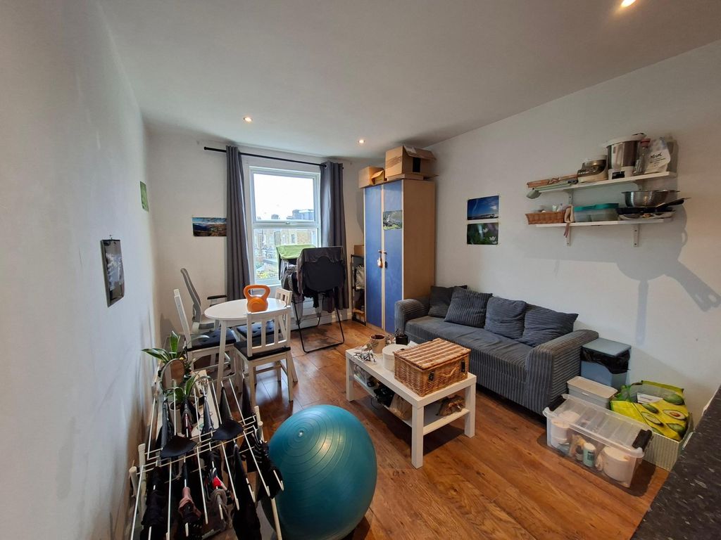 Property photo 1 of 6 Photo 0