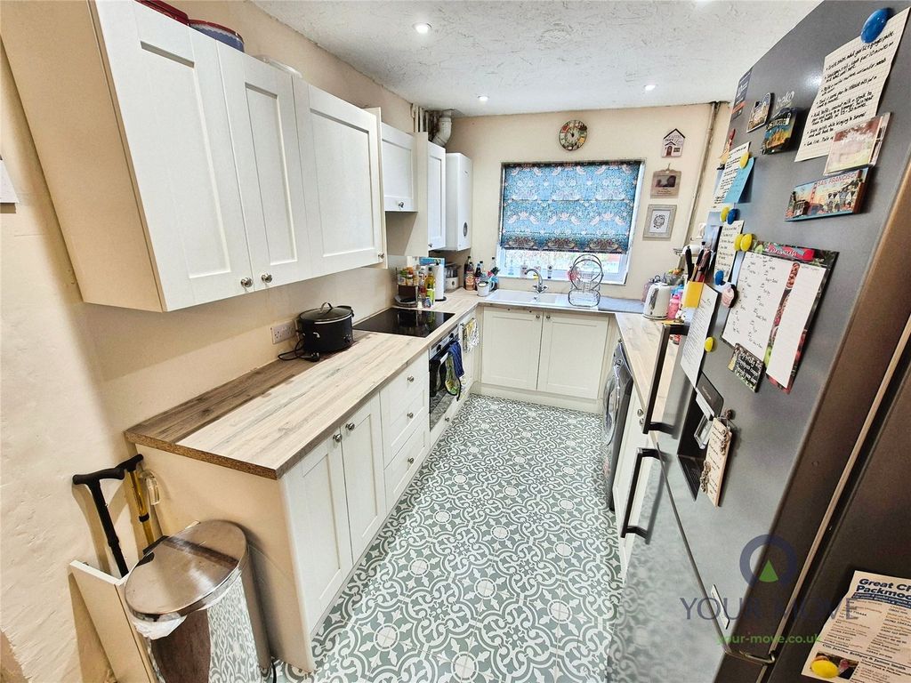 Property photo 3 of 12 Kitchen