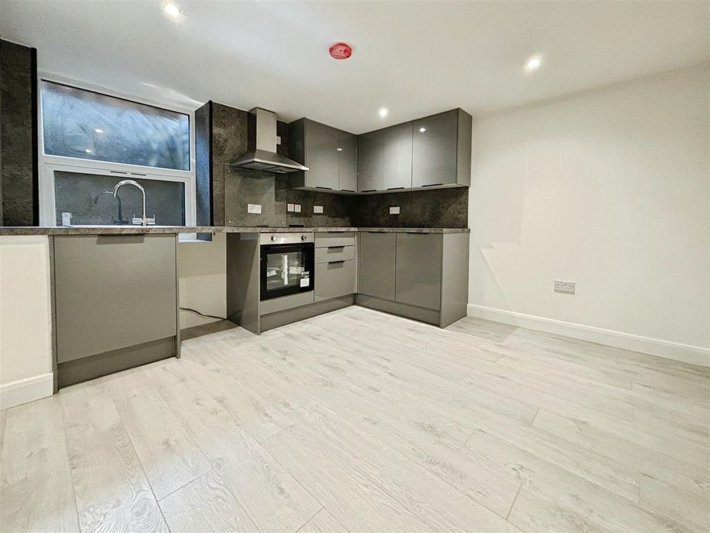 Property photo 3 of 12 Kitchen