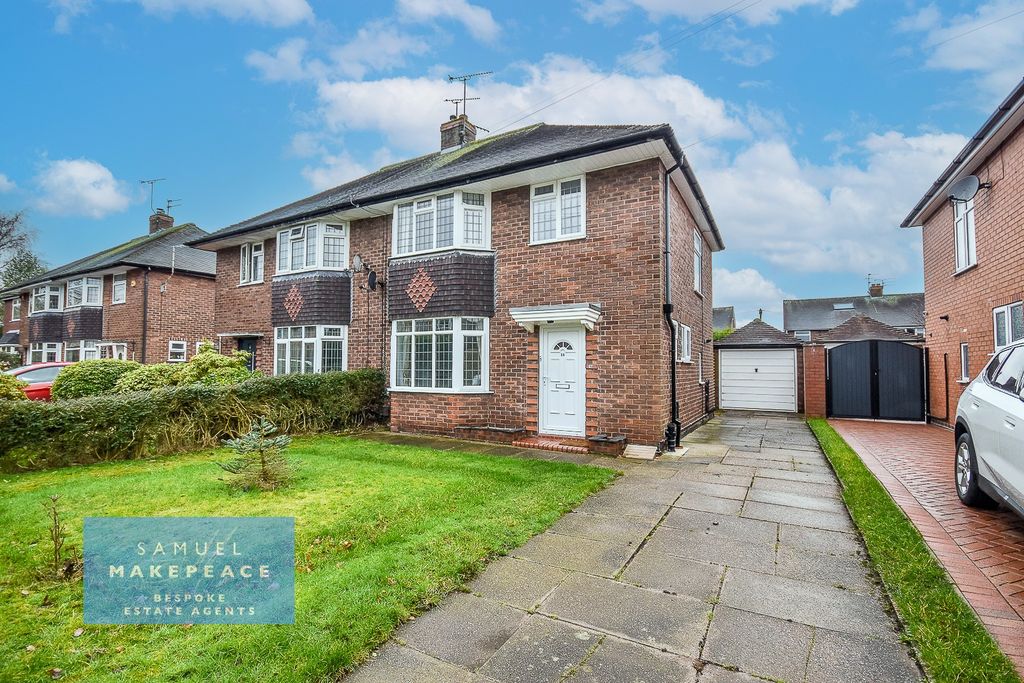 Property photo 1 of 35 Mature Three Bedroom Semi Detached Property With Family Bathroom And New Kitchen