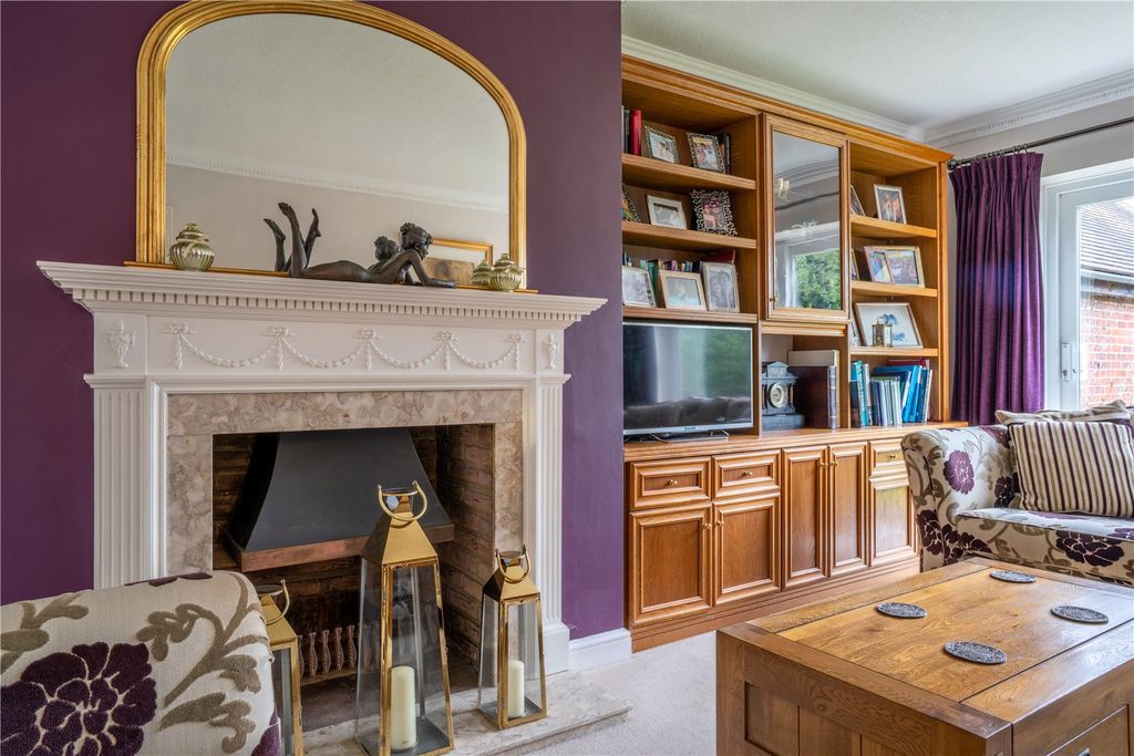 Property photo 2 of 17 Sitting Room