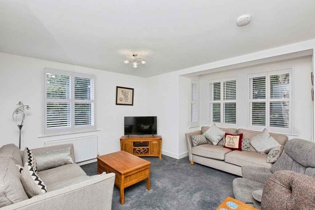 Property photo 2 of 16 Lounge