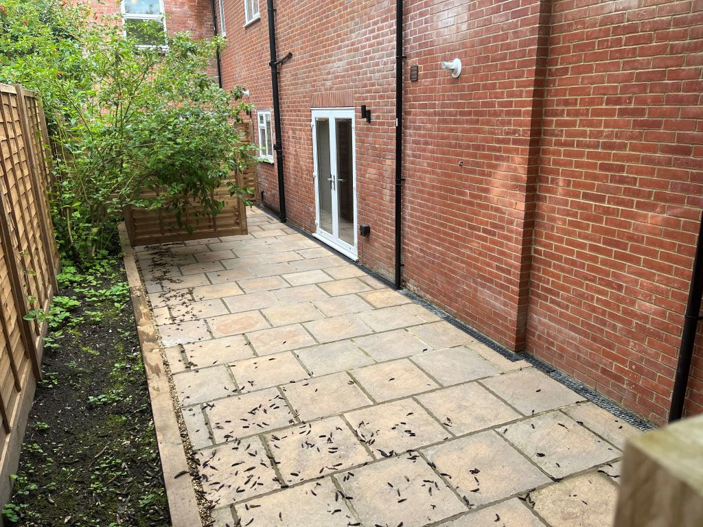 Property photo 2 of 16 Enclose Private Patio Garden