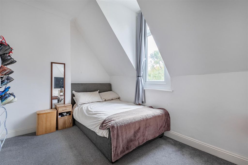 Property photo 2 of 10 Studio