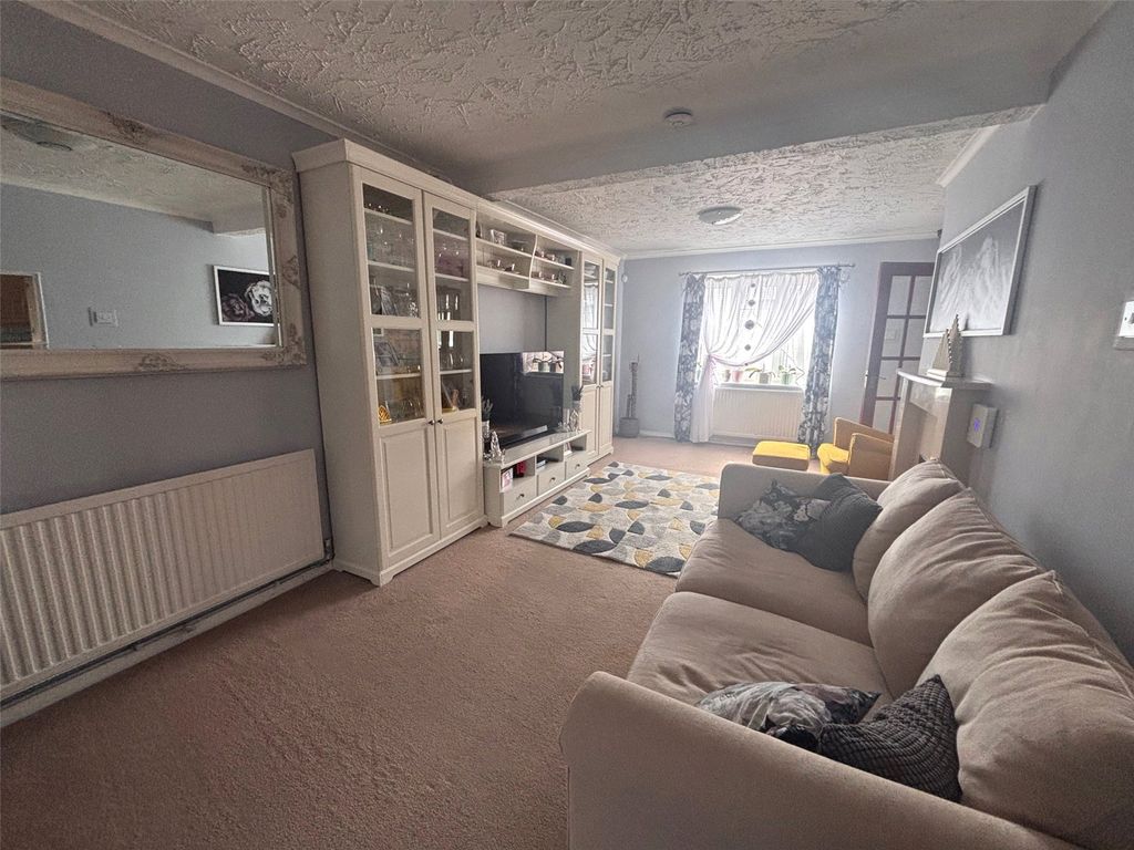 Property photo 2 of 20 Lounge