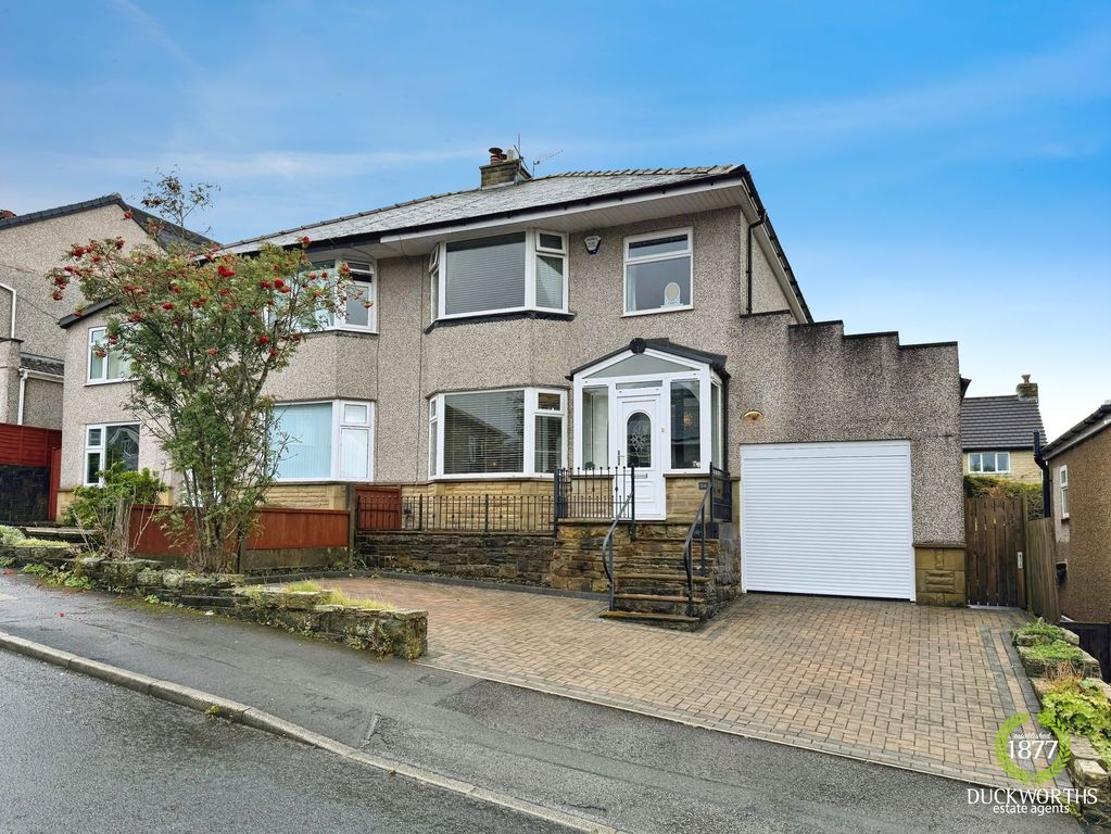 Property photo 1 of 32