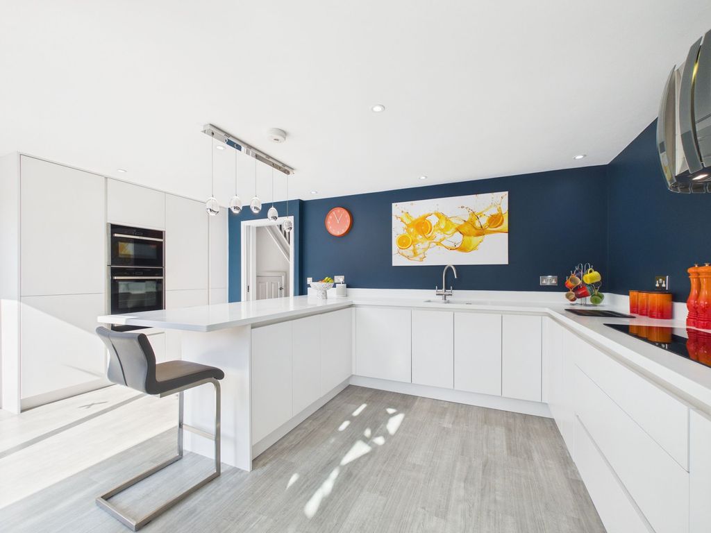 Property photo 3 of 28 Dining Kitchen