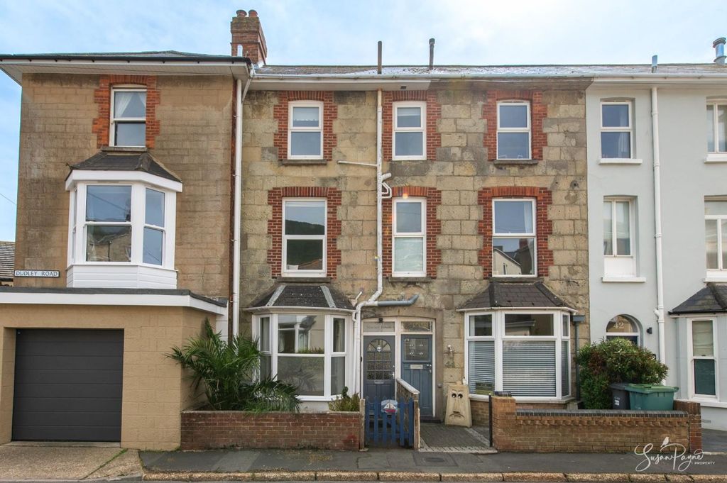 Property photo 2 of 32
