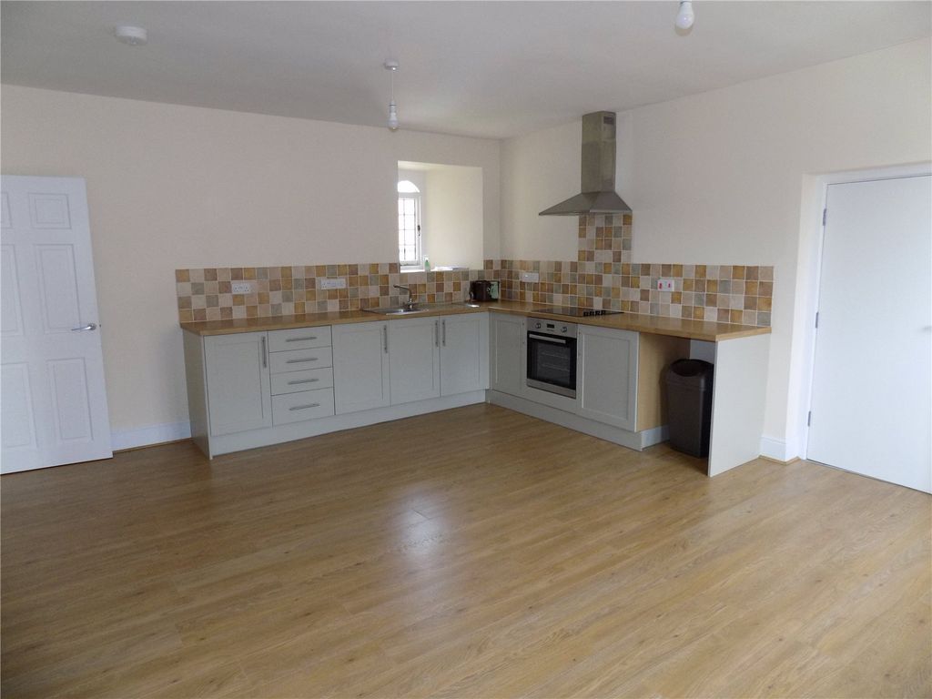 Property photo 2 of 9 Kitchen