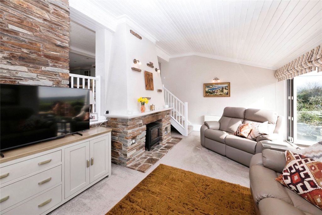 Property photo 3 of 27 Living Room