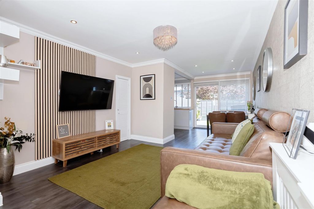 Property photo 2 of 17 Wolstenbury Rd_13.Jpg