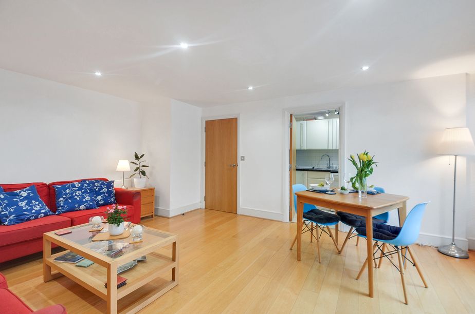 Property photo 3 of 27 Lounge (5).Jpg