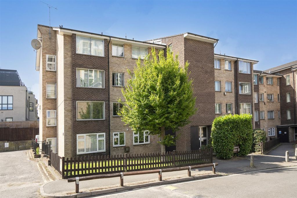 Property photo 1 of 9 Blenheim Court, Wellesley Road, Sutton, Sm2 5Bw Ex