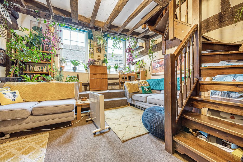 Property photo 2 of 20 Flat 2 Living Room