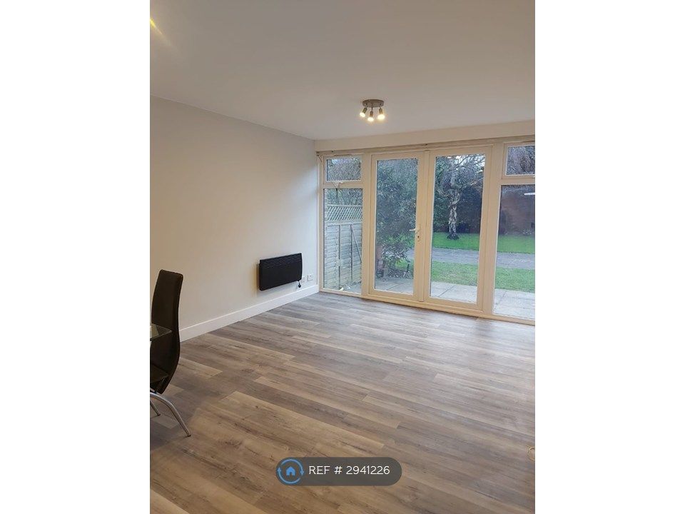 Property photo 1 of 12 Lounge