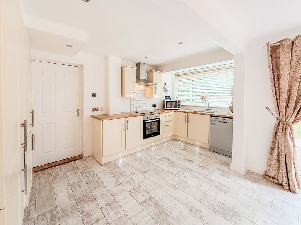 Property photo 3 of 16 Kitchen