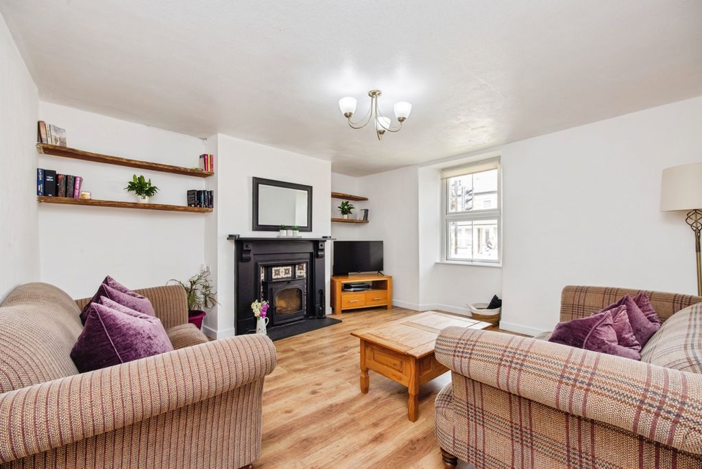 Property photo 2 of 16 Photo