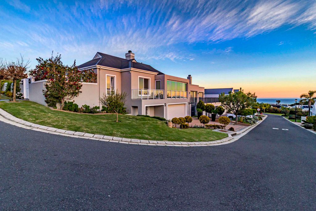 Property photo 1 of 106