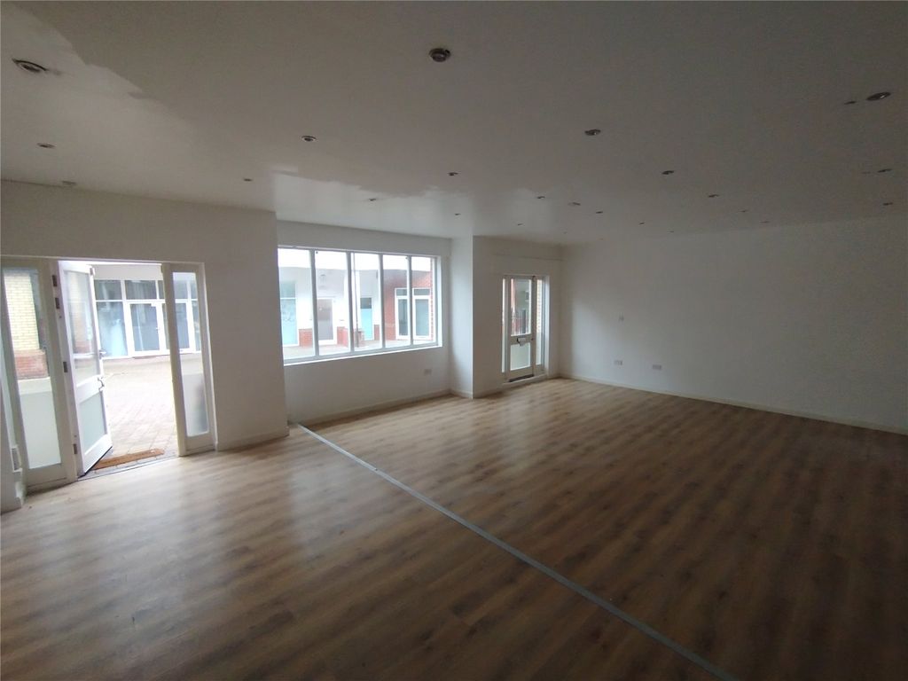 Property photo 2 of 6 Picture No. 07