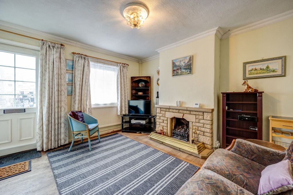 Property photo 3 of 27