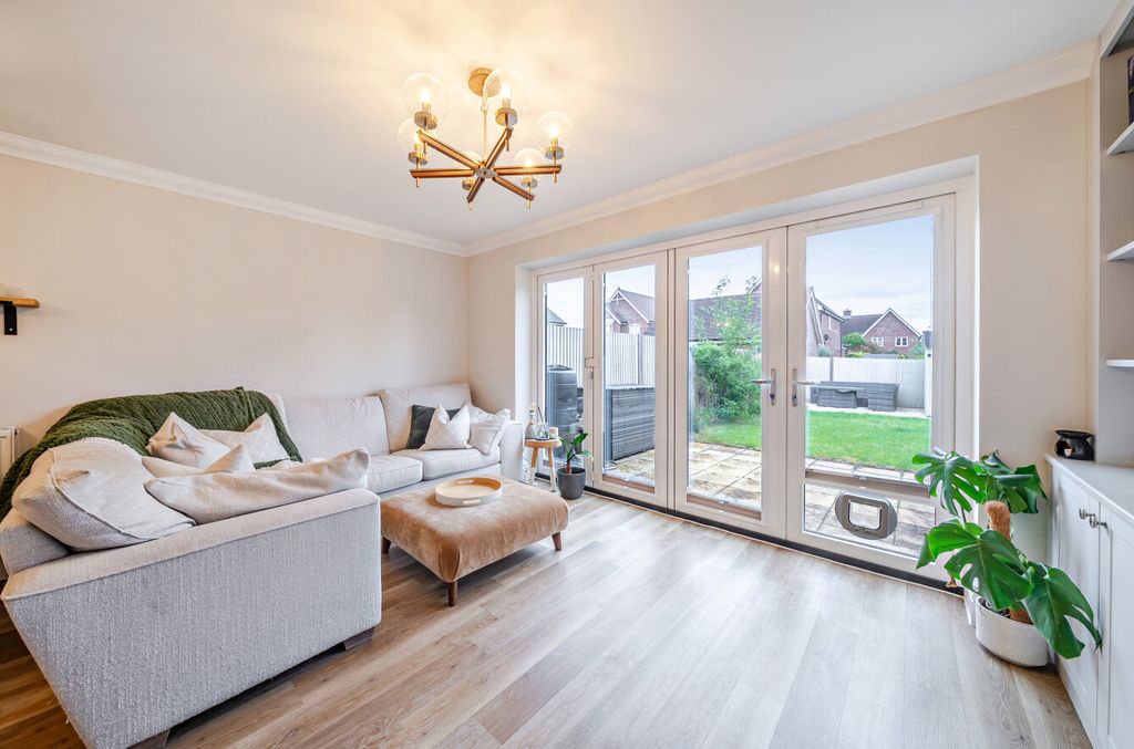Property photo 3 of 18 1464816-19-6A0B2c...