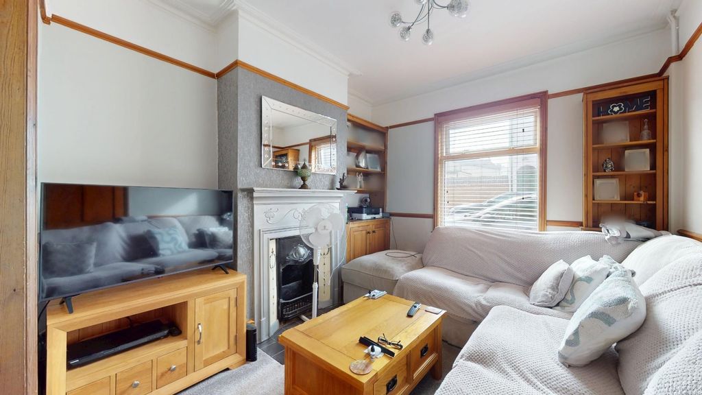 Property photo 2 of 11