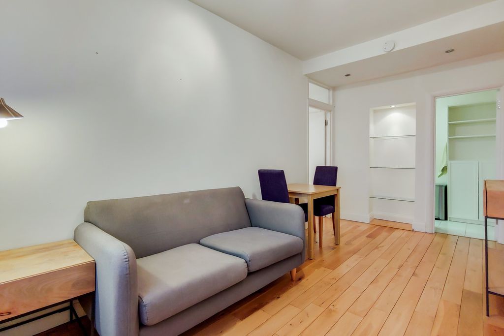 Property photo 3 of 10 Reception