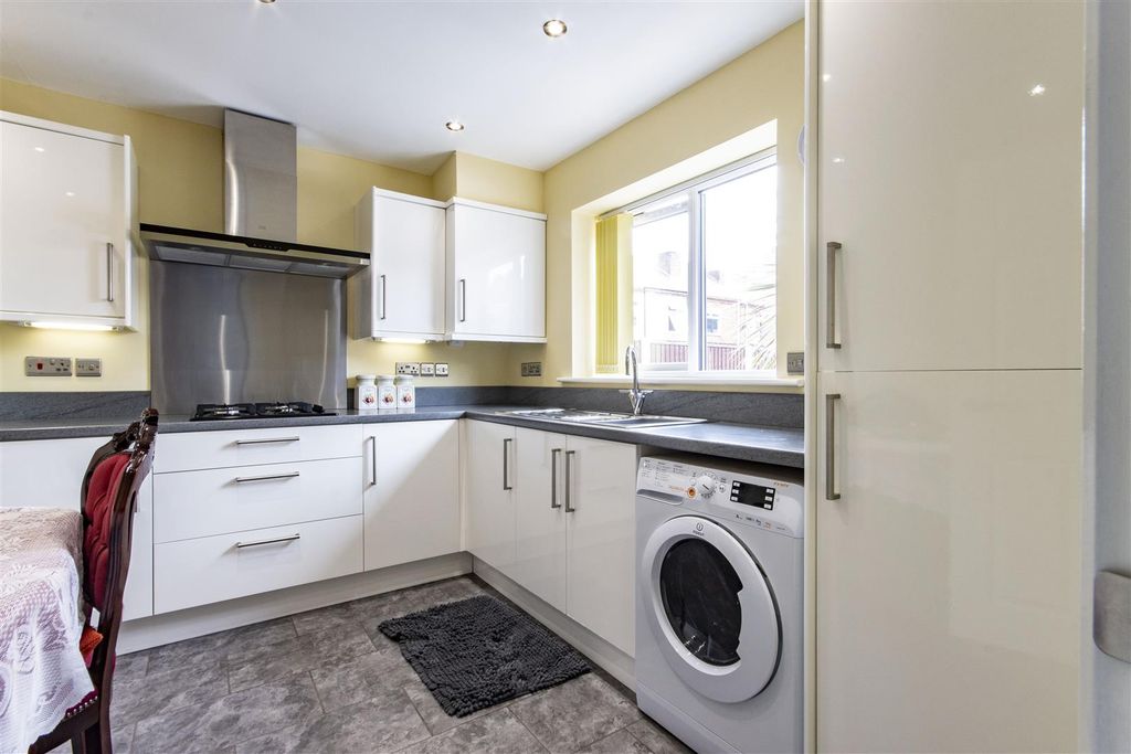 Property photo 2 of 14 Kitchen