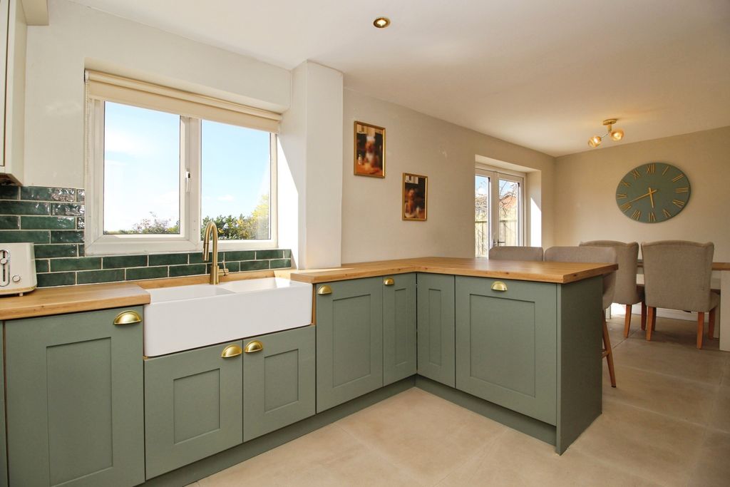Property photo 2 of 13 Kitchen/Dining Room