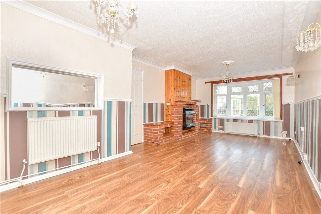Property photo 3 of 17 Lounge/Diner