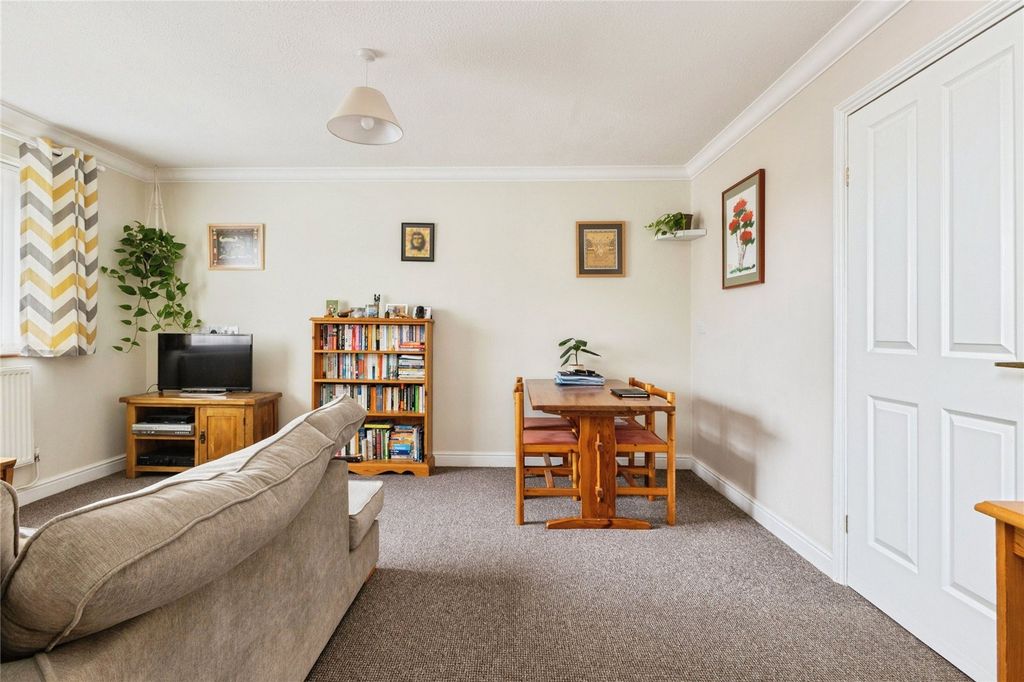 Property photo 3 of 16 Picture No. 11