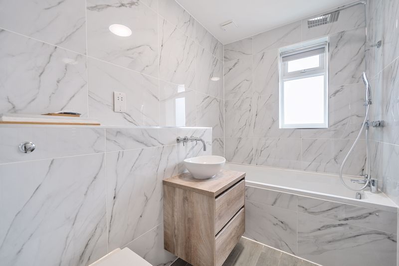 Property photo 1 of 11 Bathroom