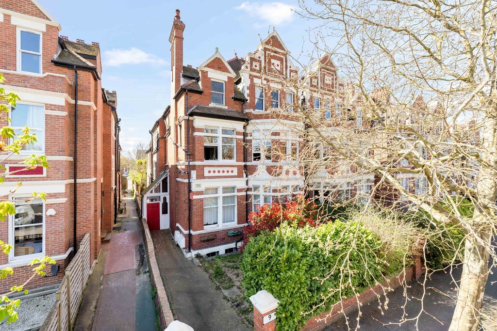 Property photo 1 of 12