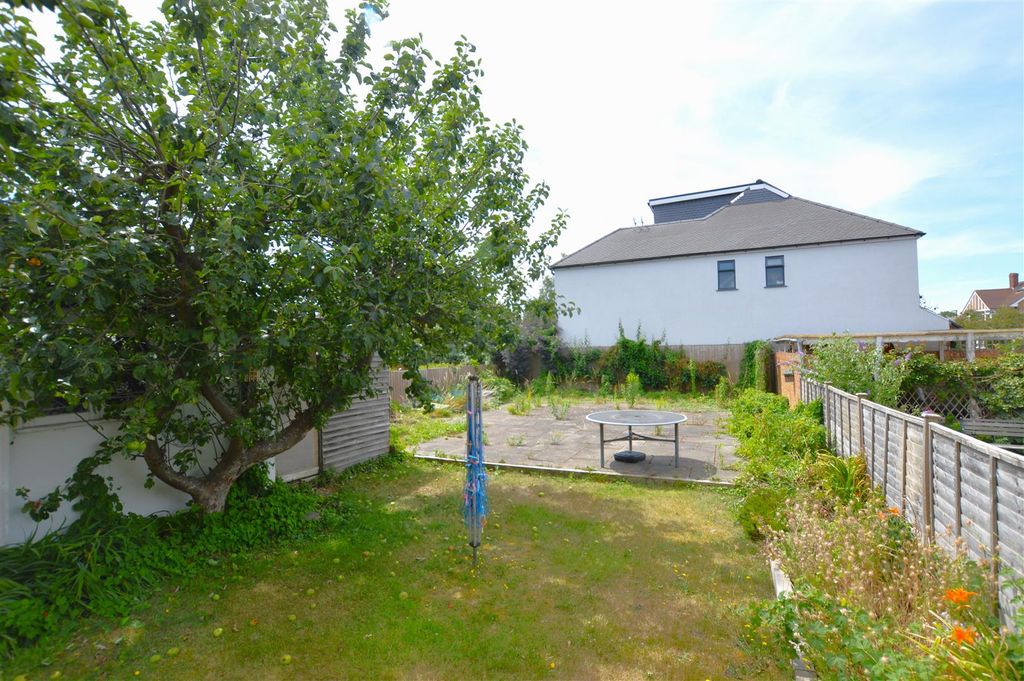 Property photo 3 of 12 139 Lyndhurst Avenue Garden.Jpg