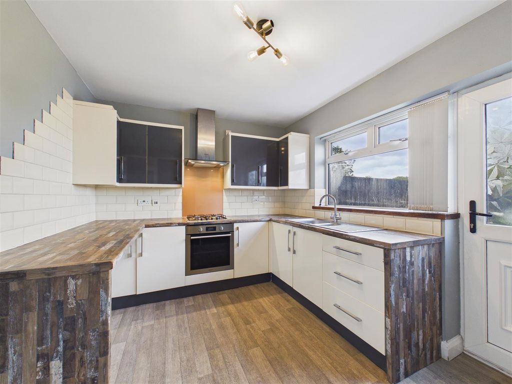 Property photo 3 of 15 Kitchen