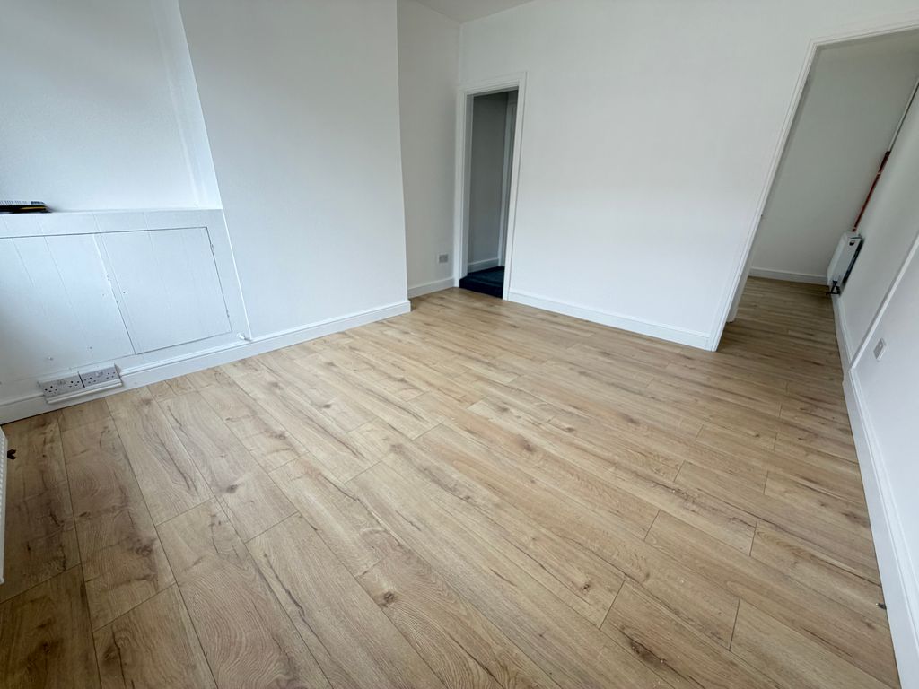 Property photo 2 of 14 Image