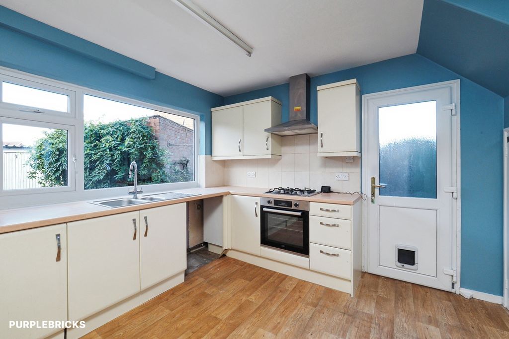 Property photo 2 of 31