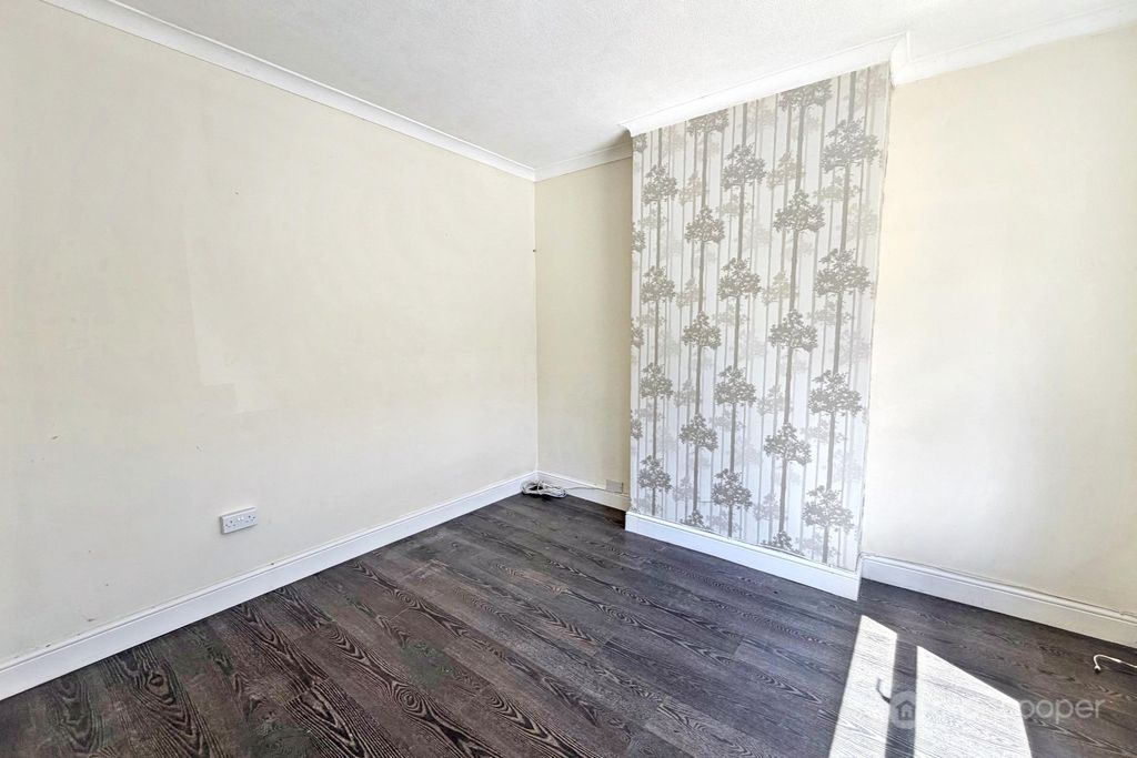 Property photo 2 of 14 5216394