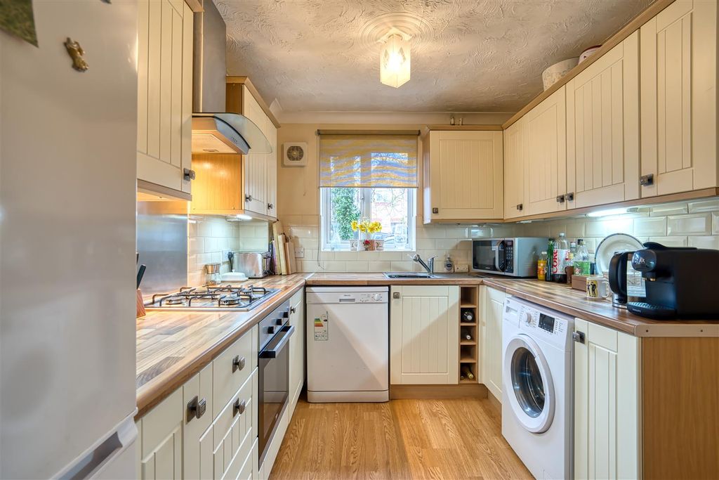 Property photo 1 of 9 Kitchen